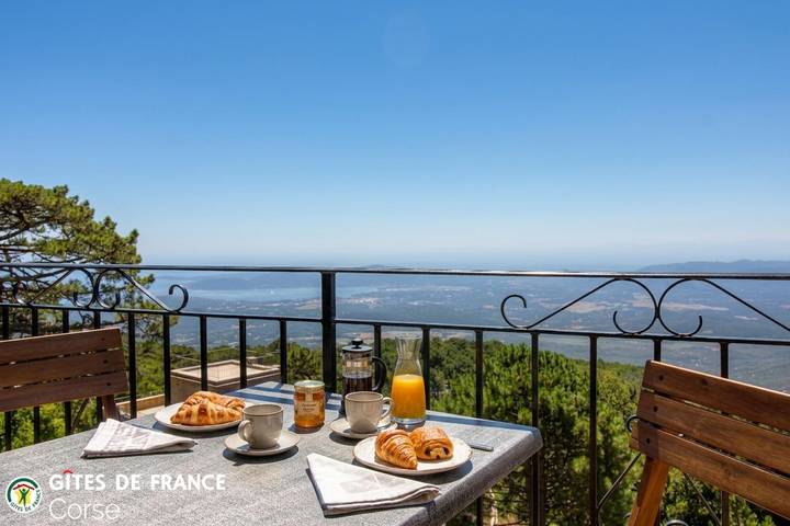 Gîte für 4 Personen, mit Terrasse und Garten sowie Ausblick in Porto-Vecchio