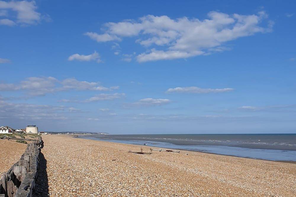 Entire apartment, Apartment on the Seaside opposite the Pier. in Eastbourne, East Sussex