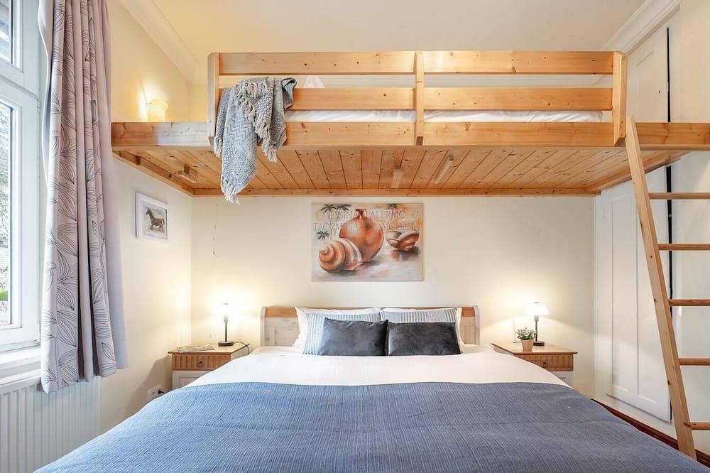 Ganze Wohnung, Villa Büsum Norderpiep - zentrale Ferienwohnung für 5 Personen mit Dachterrasse in Hafen Büsum, Büsum
