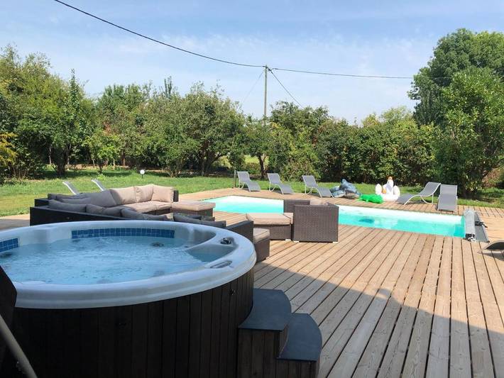Location de vacances pour 24 personnes, avec sauna et jardin ainsi que piscine et jacuzzi à Furdenheim