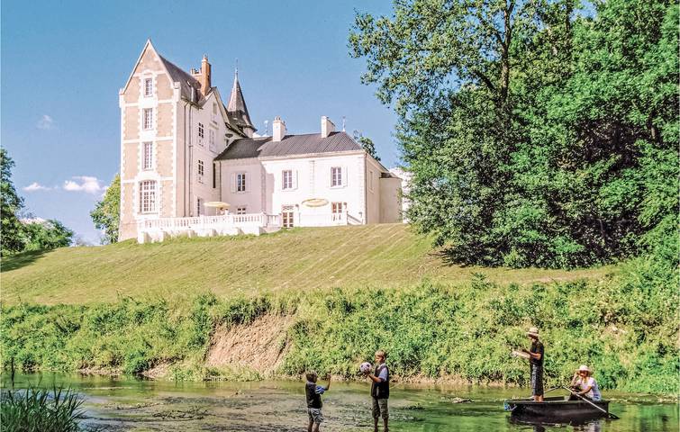 Location de vacances pour 20 personnes, avec piscine et jacuzzi ainsi que terrasse et jardin dans Indre - 3