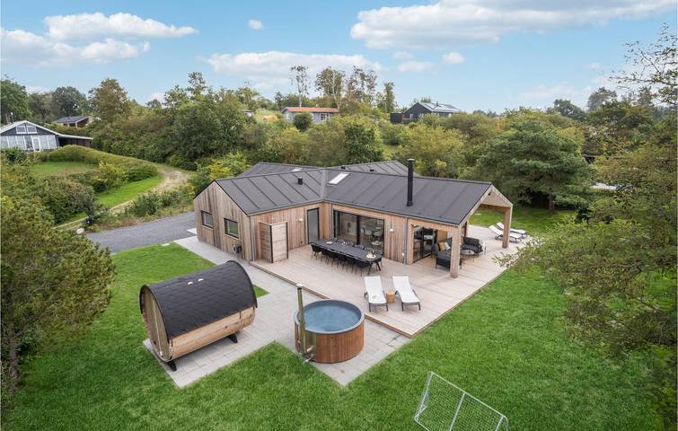 Vakantiehuis voor 12 personen, with Terras and Tuin as well as Sauna in Ebeltoft