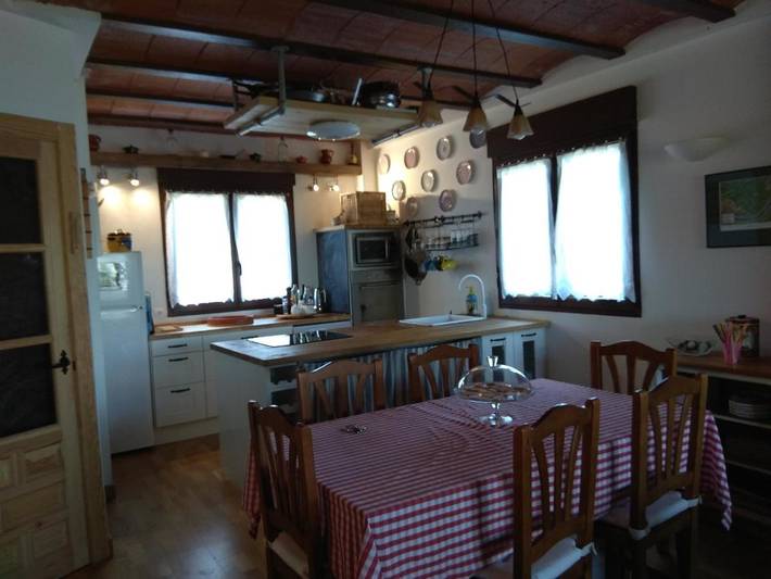 Casa rural para 6 personas, con piscina y vistas además de piscina para niños y jardín en Sierra de la Demanda - 3