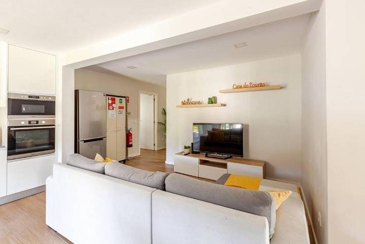 Location de vacances pour 6 personnes, avec vue ainsi que piscine et jardin dans Refóios do Lima - 4