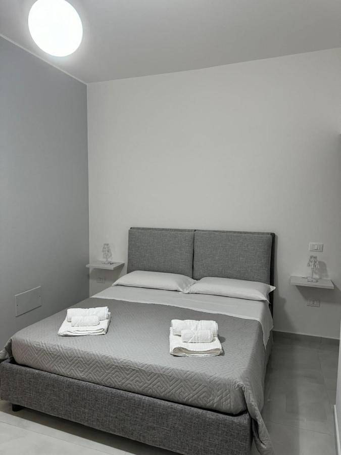 Chambre d’hôte pour 3 personnes, avec jacuzzi et balcon à Gela - 4