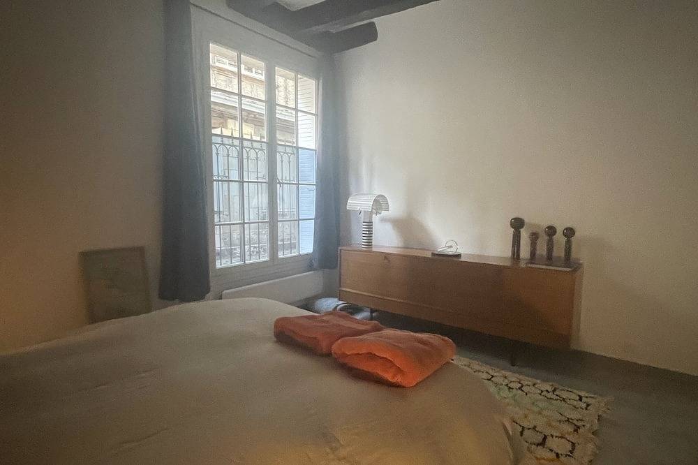 Appartement entier, Appartement ancien au calme en plein cœur du vieux Tours avec parking privé in Tours, Région de Tours