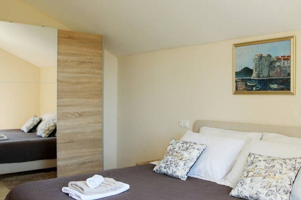 Apartamento entero, Apartments Mi&Ni - Two Bedroom Apartment with Balcony and Sea View in Cavtat, Condado de Dubrovnik-Neretva