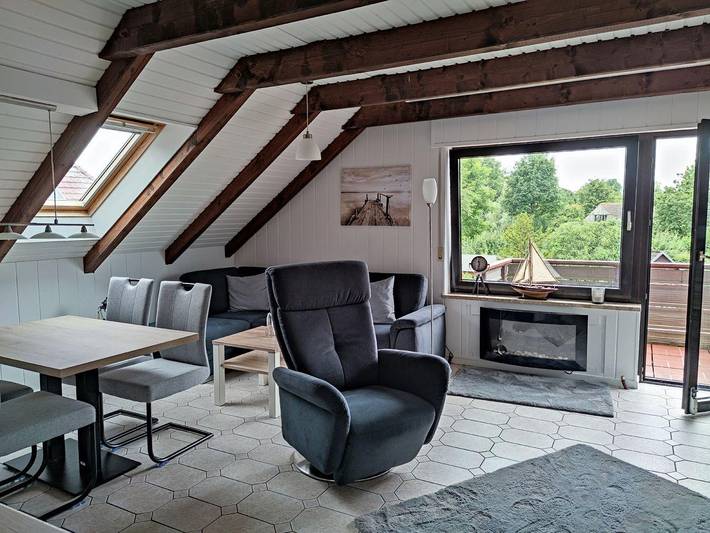 Ferienwohnung für 3 Personen, mit Balkon und Pool sowie Sauna in Burhave