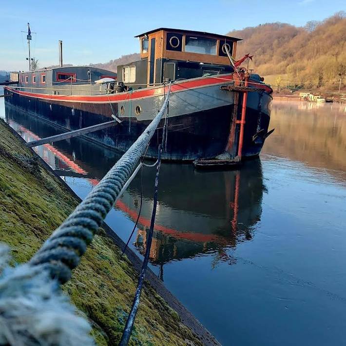 Bateau pour 8 personnes, avec Terrasse et Vue à Andenne