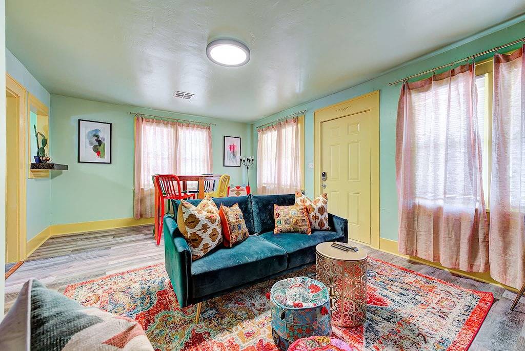 Canary Cottage-brighten your stay-central Nw Okc in Oklahoma City, Oklahoma County