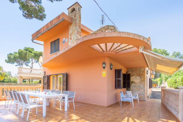 Ferienhaus für 12 Personen, mit Balkon und Terrasse sowie Garten