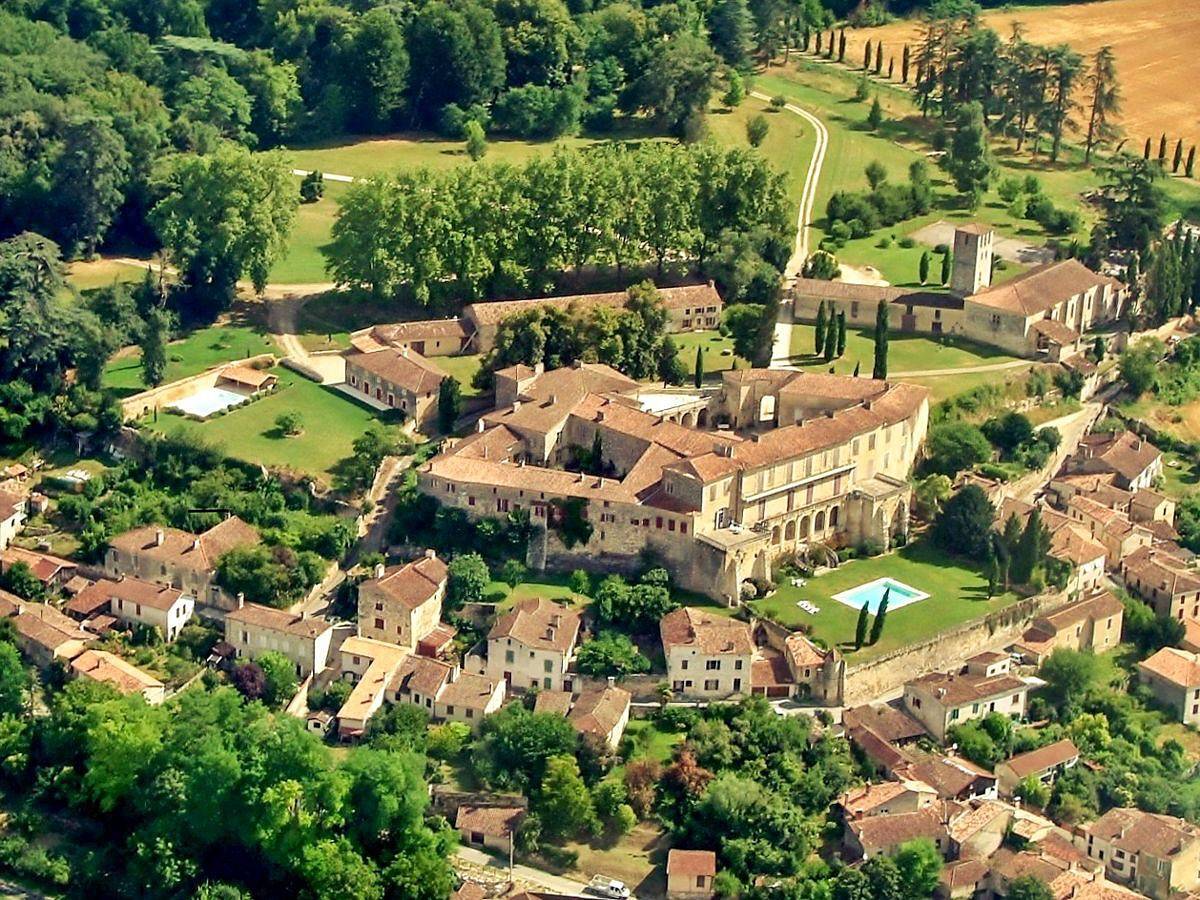 Château pour 24 personnes avec terrasse in Poudenas, Région de Nérac