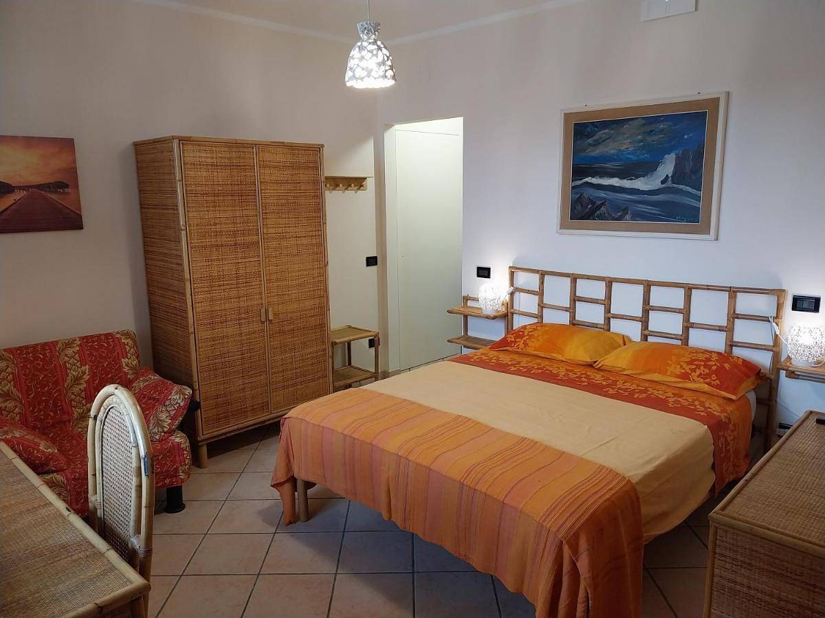 Large Double Room in Conversano, Provincia di Bari