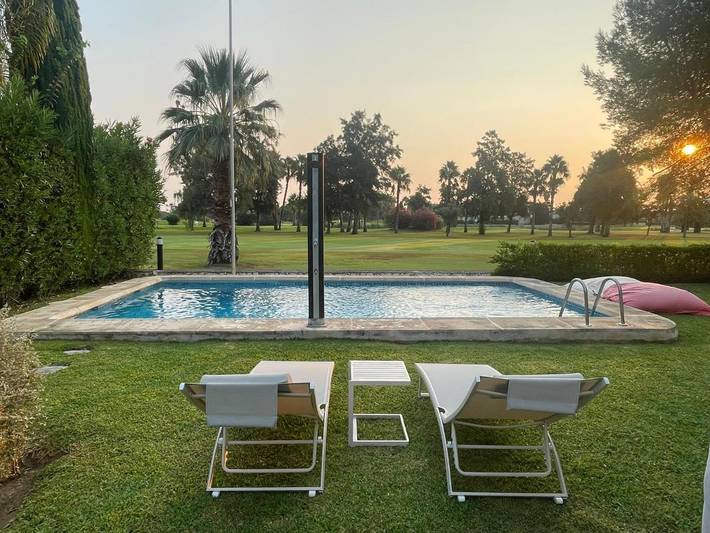 Chalet para 6 personas, con vistas además de jardín y piscina - 1
