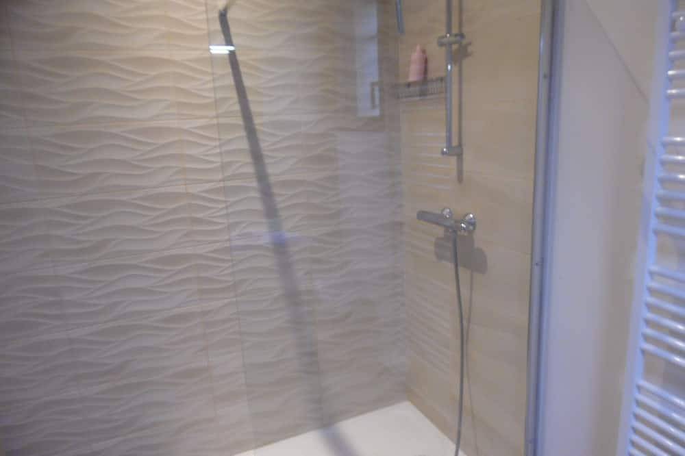 New, B&B,\" coeur-de-Bonnieux\"  Wifi and Ac in beautiful Bonnieux Luberon France in Bonnieux, Parque natural regional del Luberon