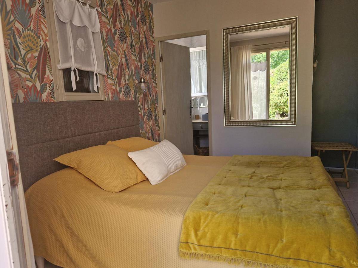 Double Room with Garden View in Lauris, Parc naturel régional du Luberon