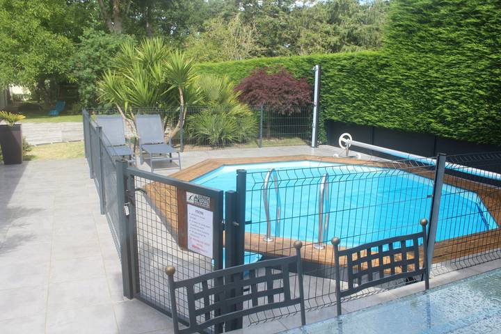 Gîte pour 6 personnes, avec piscine ainsi que terrasse et jardin à Pleurtuit - 2