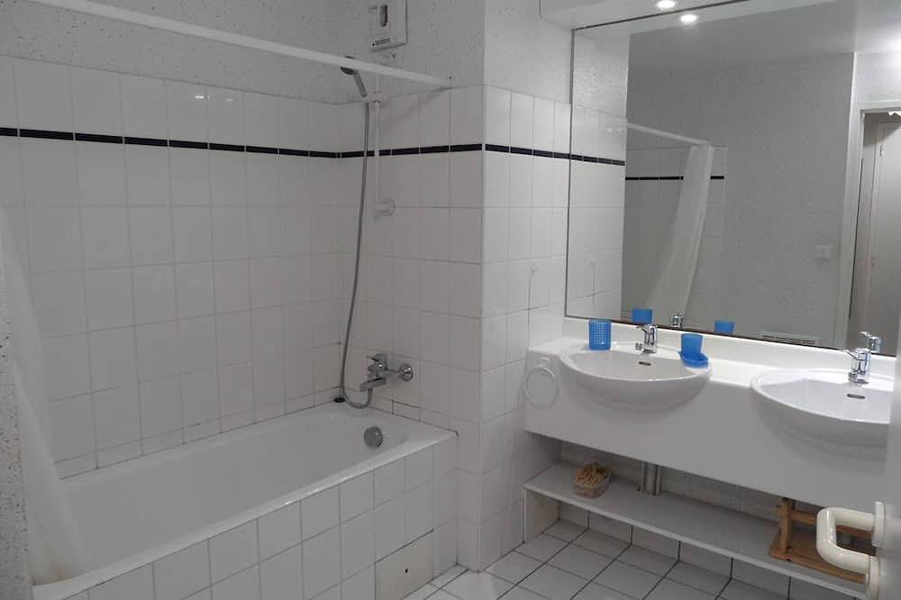 Apartamento entero, 3 room apartment ground floor sea view in Kerjouanno, Arzon