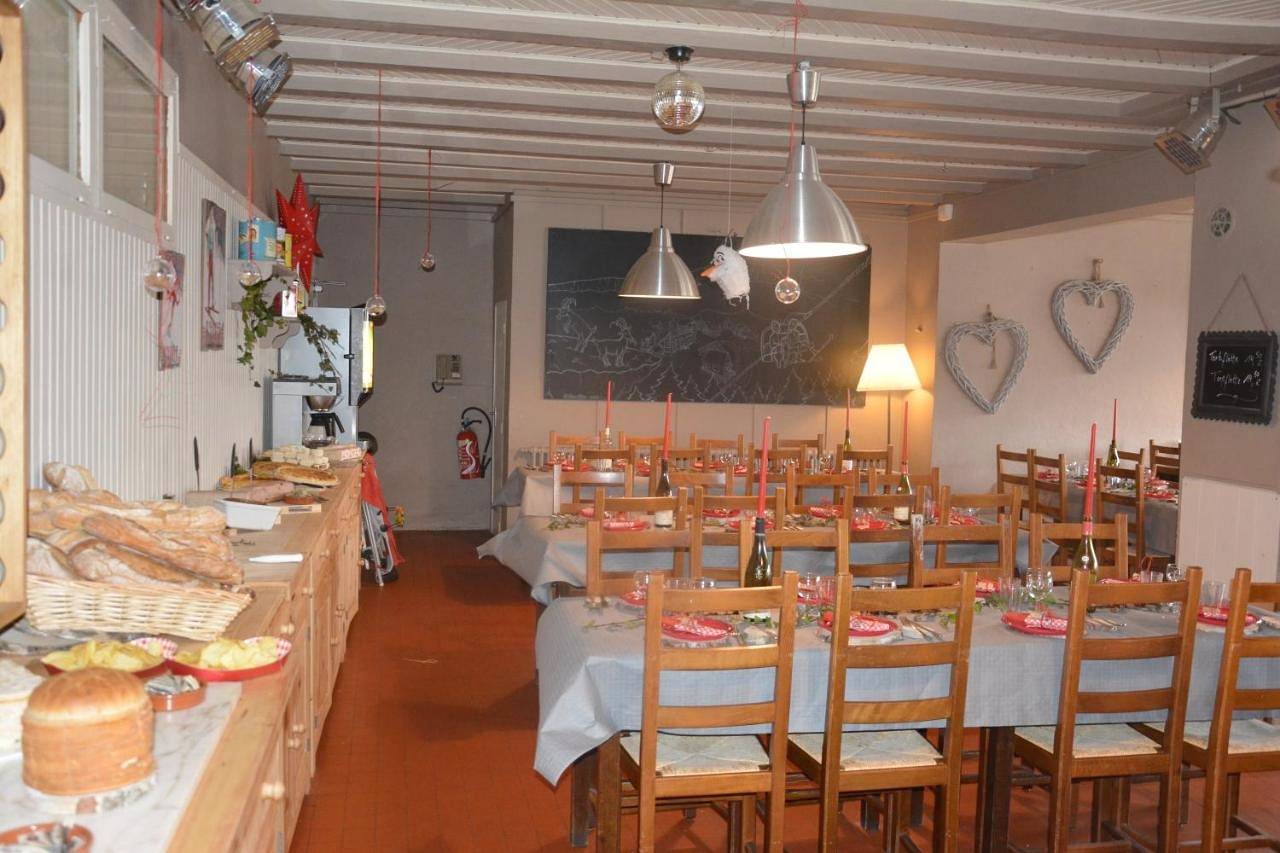 Family Room with Shower in La Féclaz, Les Déserts
