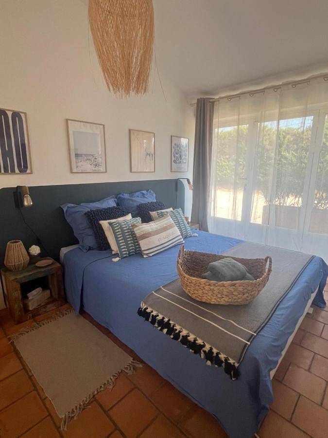 Chambre d’hôte pour 2 personnes, avec vue et terrasse ainsi que piscine et jardin