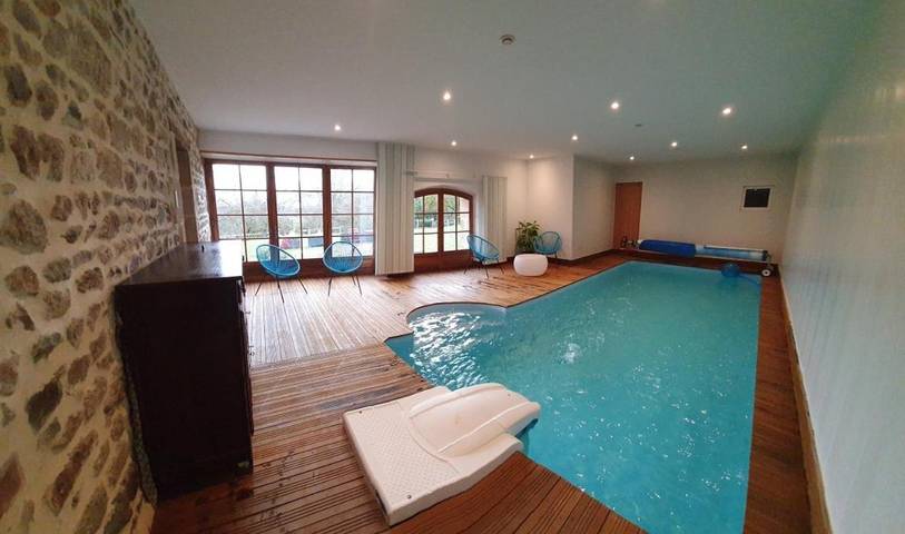 Location de vacances pour 15 personnes, avec Terrasse et Jardin ainsi que Piscine et Vue à Espinasse - 3