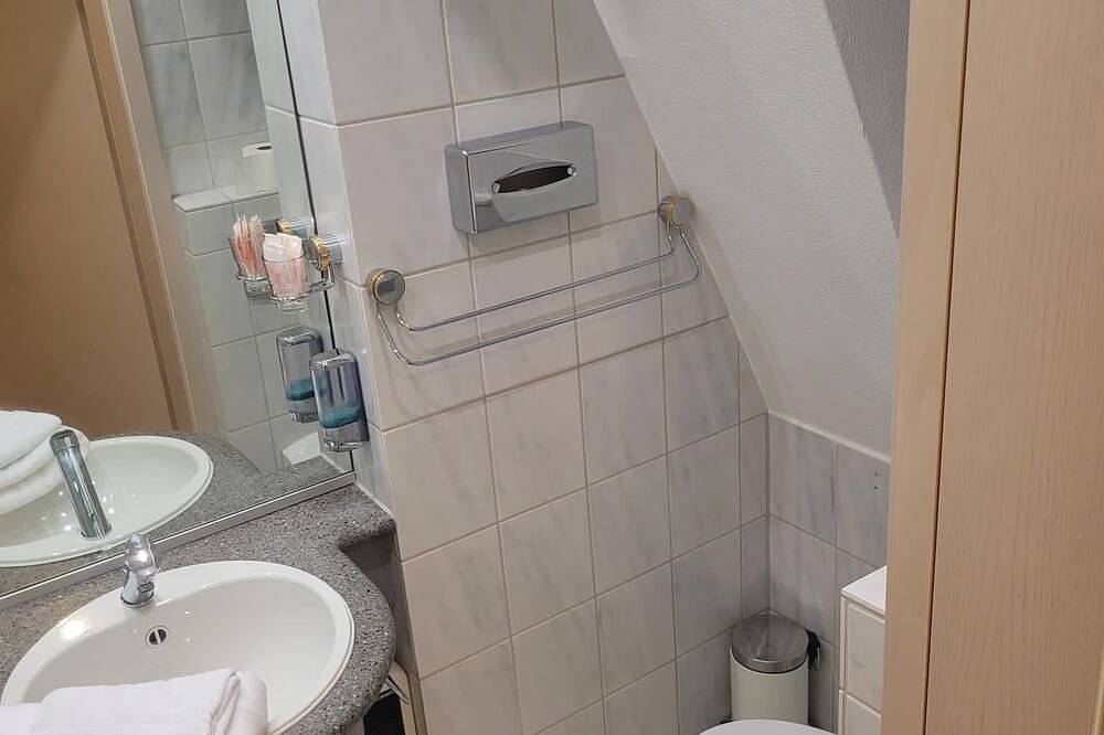 Ganze Wohnung, This one bedroom is located in a beautiful Historic Villa in Landstuhl, Germany in Landstuhl, Saar-Nahe-Bergland