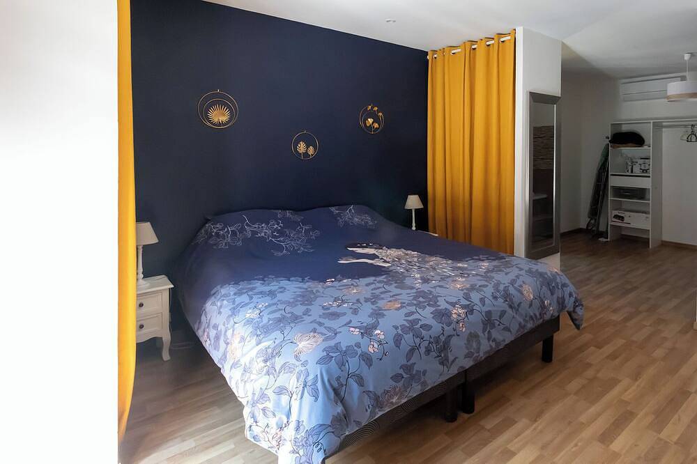 Villa la salamandre sleeps 10. Quiet, swimming pool, bowling green and private parking lot in La Verdière, Brignoles Region