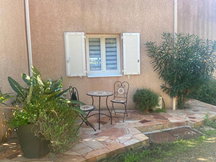 Location de vacances pour 6 personnes, avec terrasse ainsi que piscine et vue dans Plage du Péro - 4