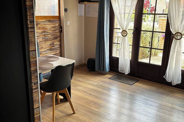 Studio with courtyard in Oye-Plage, Saint-Omer region
