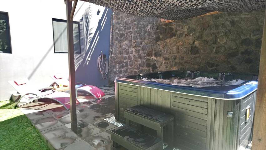 Gîte pour 4 personnes, avec jacuzzi et jardin à Petite-Île - 2