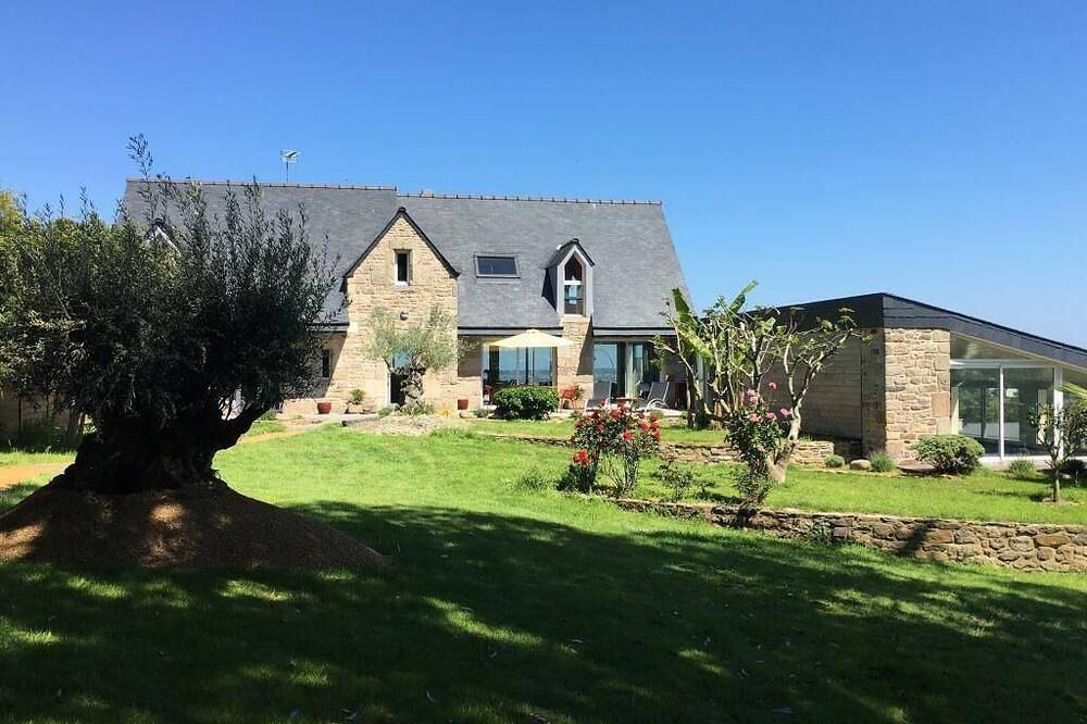 Panoramic sea view villa with heated indoor pool in Lanmodez, Rosa Granitküste