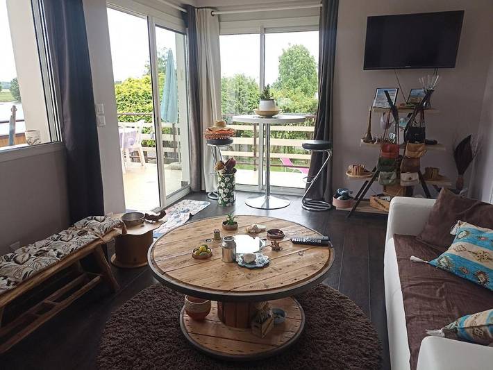 Location de vacances pour 2 personnes, avec Balcon ainsi que Terrasse et Vue dans Fleurville