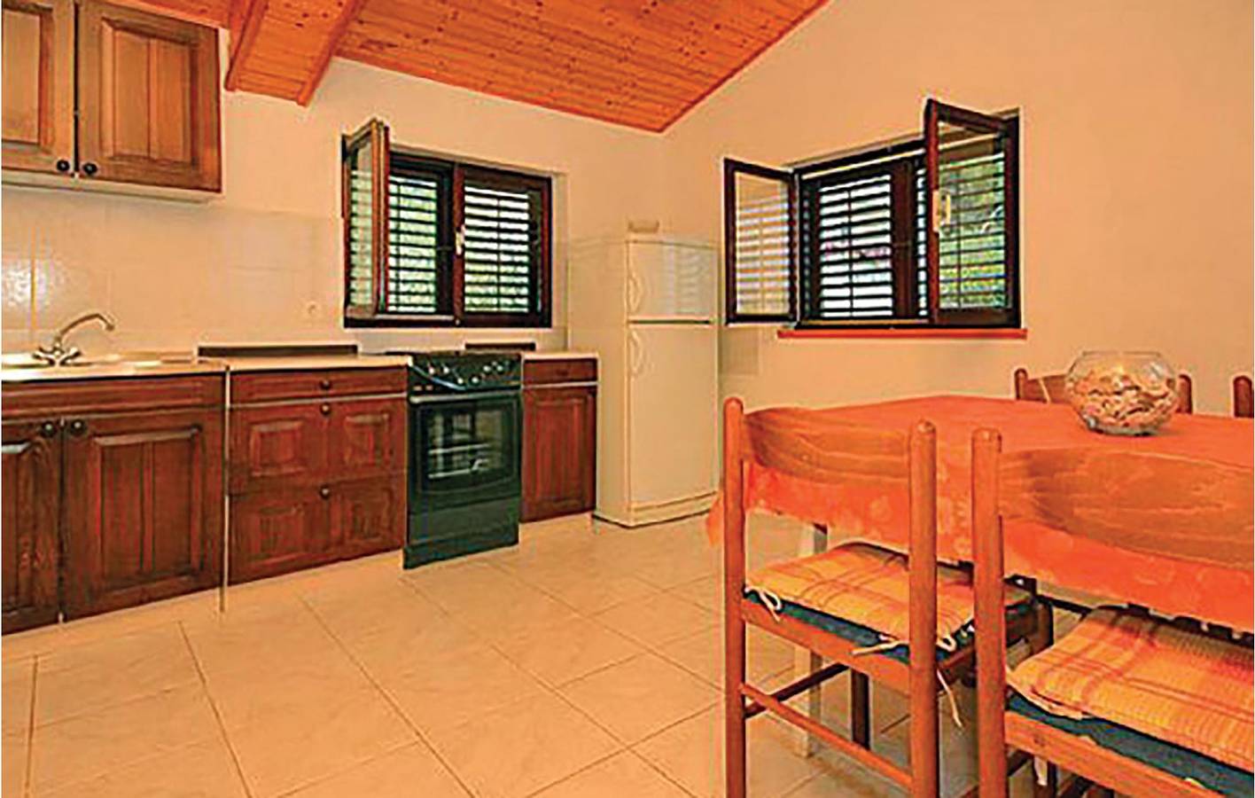 Ganze Ferienwohnung, Charmantes Apartment, 1,5 km von der Küste entfernt, mit WLAN, Klimaanlage, Terrasse und Parkplatz in Blato, Korcula