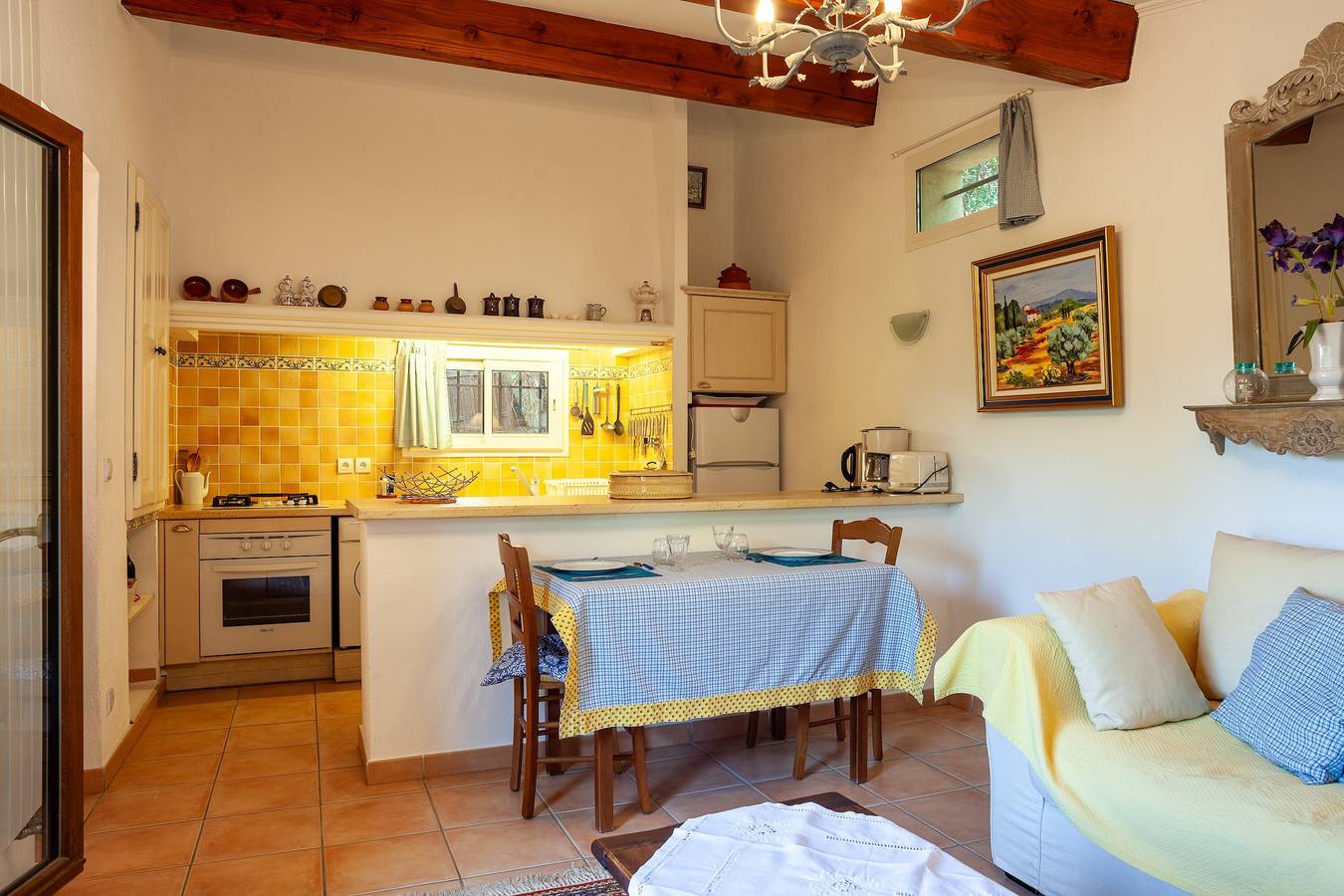 Apartamento entero, Apartamento vacacional "Les Cigales" con vistas a la montaña, jardín privado y Wi-Fi in Ceyreste, Marsella region