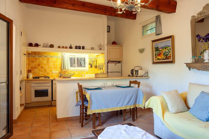 Appartamento intero, Appartamento per vacanze "Les Cigales" con vista sulle montagne, giardino privato e Wi-Fi in Ceyreste, Marseille e dintorni