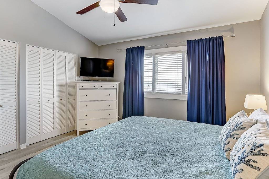 Ganze Wohnung, Renovated Ocean Front 2-Geschichte Eigentumswohnung - Zugang zu Amelia Island Golf & Beach Club in American Beach, Amelia Island