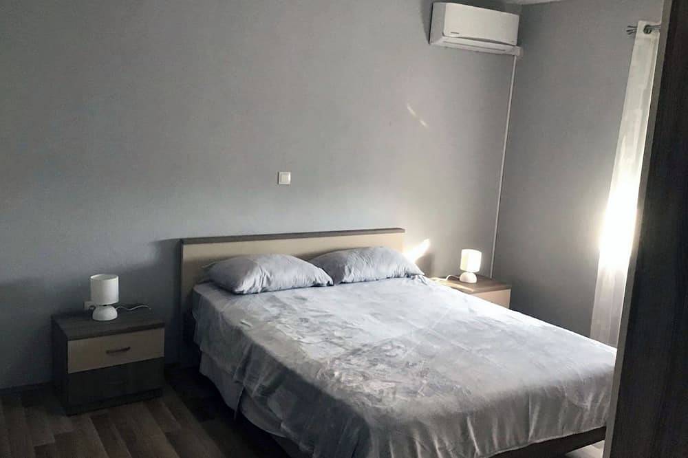 Geheel appartement, Modern 2-Bedroom Apartment with Garden Views & Full Amenities! in Polača, Zadar