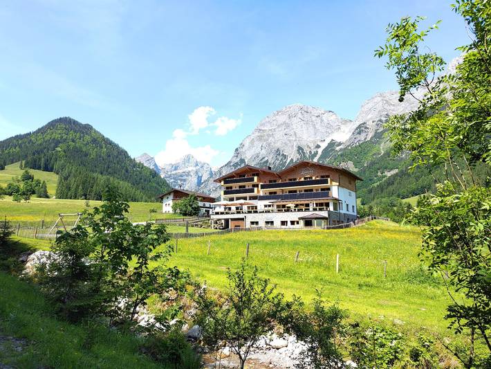 Ferienwohnung für 4 Personen, mit Sauna und Garten sowie Whirlpool, mit Haustier