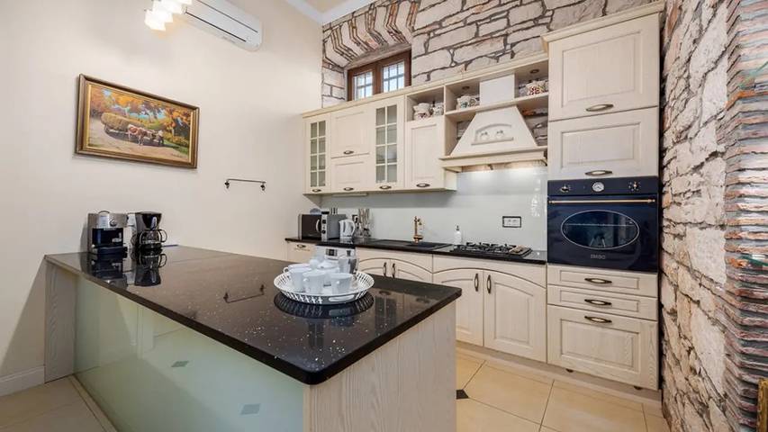 Villa pour 6 personnes, avec terrasse ainsi que jardin et piscine, animaux acceptés à Novigrad - 3