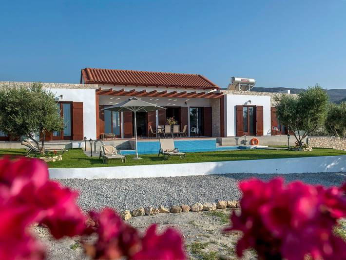 Bungalow voor 8 personen, met tuin en zwembad op Kreta