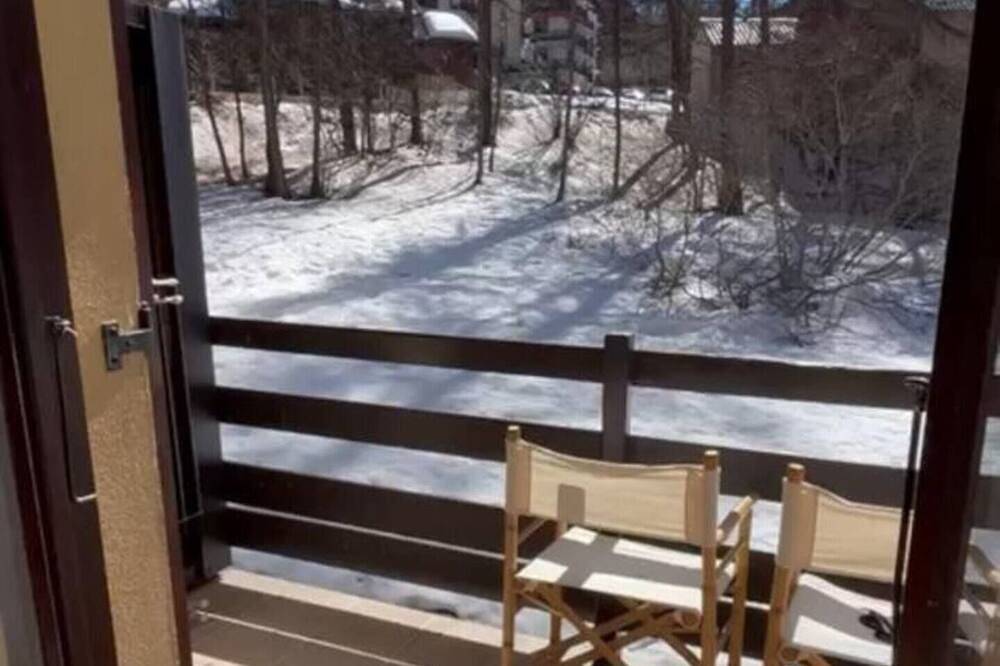 Appartement entier, Studio cosy et calme à 200m des pistes et 300m du front de neige in Station de Risoul, Risoul