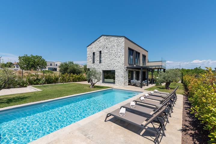 Villa voor 6 personen, met tuin en zwembad in Novigrad
