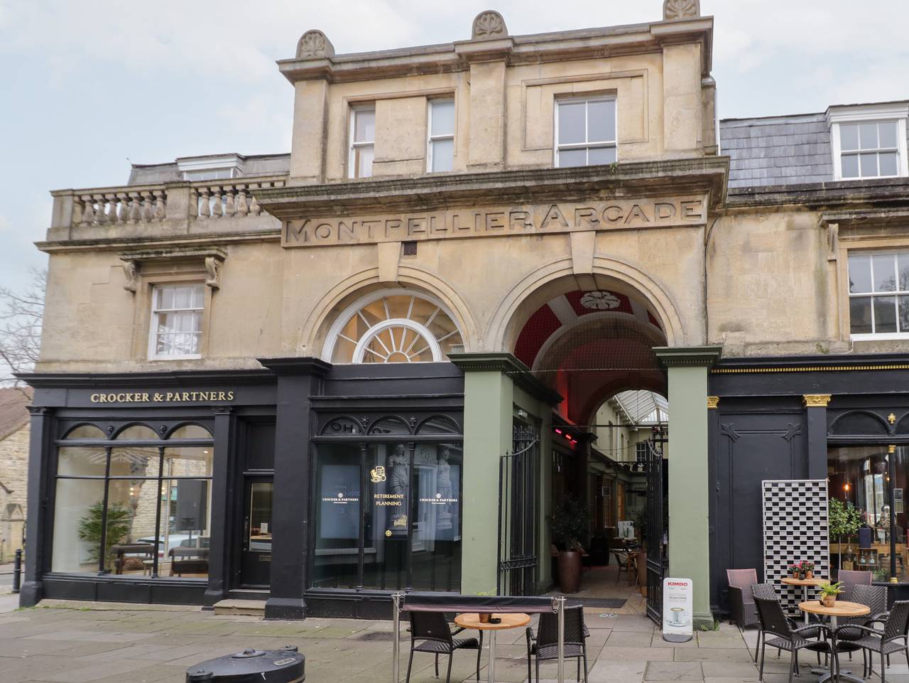 Entire apartment, 12 Montpellier Arcade in Cheltenham, Gloucestershire