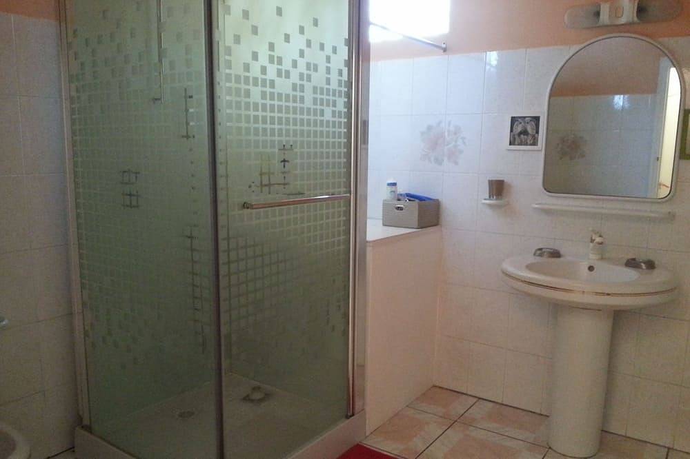 Apartamento entero, Se alquila habitación grande con terraza y garaje, en el centro de Perpiñán in Perpiñán, Côte d'Améthyste