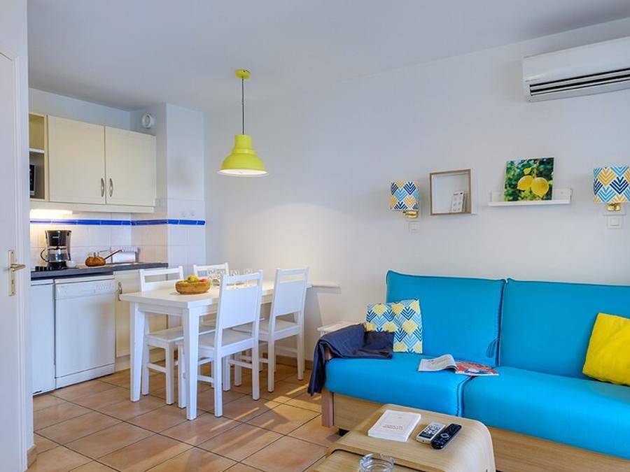 Pierre & Vacances Résidence Les Rivages du Parc - Studio 4 persons - Studio - 1 sleeping alcove - Balcony - Garden view in Menton, Nice region