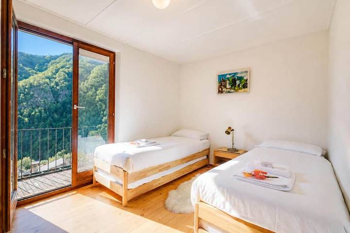 La Canonica Centovalli mit Balkonen und Garten, Camedo, Schweiz in Centovalli, Tessiner Alpen