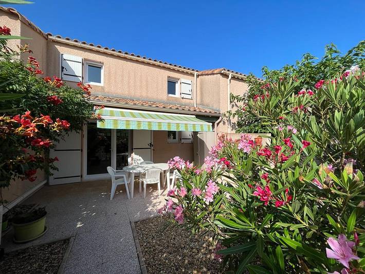 Location de vacances pour 4 personnes, avec jardin et piscine à Vendres