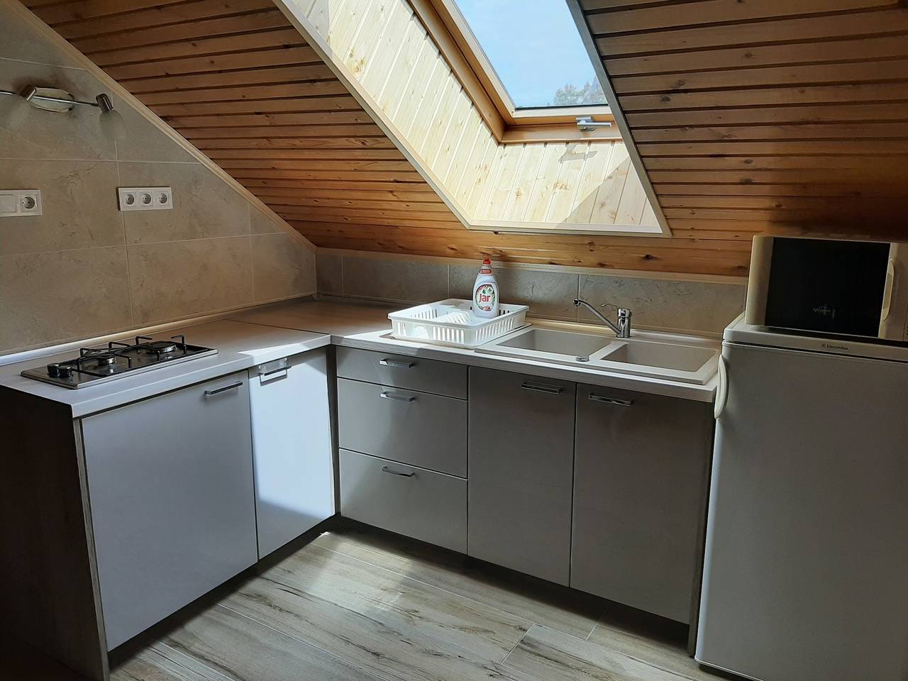 Ganze Ferienwohnung, 11 féröhelyes apartman in Balatonlelle, Plattensee Südufer