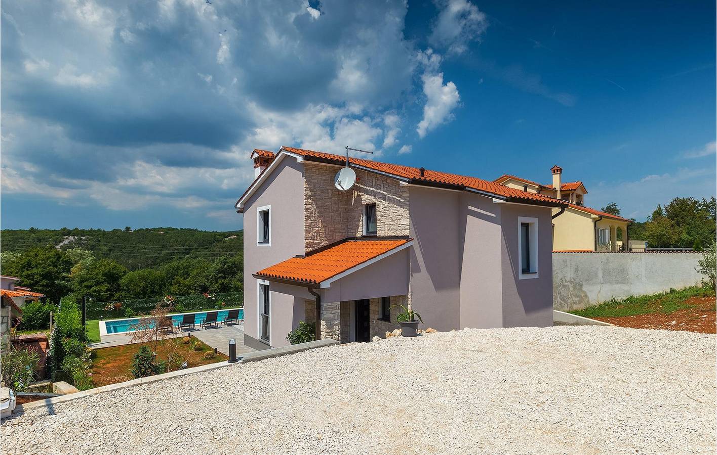 Spacieux appartement de 2 chambres avec piscine, terrasse et Wi-Fi près du centre-ville de Labin in Labin, Côte Est de l'Istrie