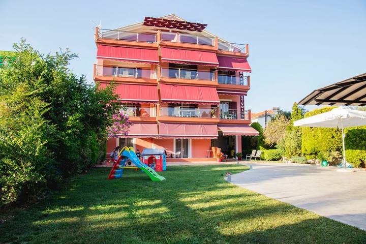 Διαμερίσματα διακοπών για 3 άτομα, με Μπαλκόνι και Ταράτσα καθώς και Κήπο και Θέα στη Βασιλική